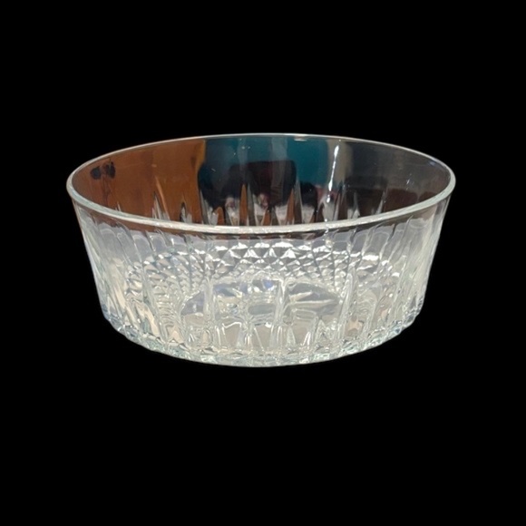 Arcoroc Other - Elegant Vintage Clear Glass Serving Bowl